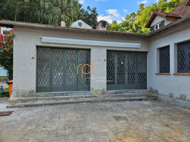 Loja para alugar no bairro Quarteirão Brasileiro - Petrópolis/RJ