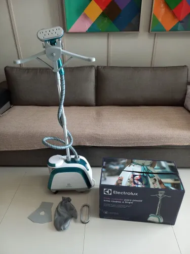 Passadeira a vapor Electrolux modelo GST10  - Oportunidade imperdível 