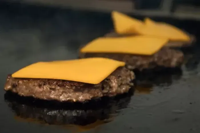 EXTRA EM "COZINHA DELIVERY" DE LANCHE