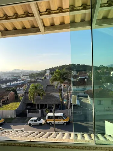 CASA ESPAÇOSA E TOTALMENTE MOBILIADA NO BAIRRO FLORESTA, EM JOINVILLE!