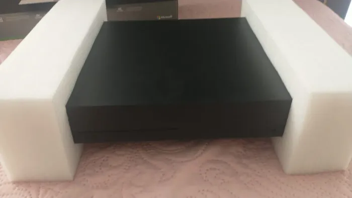 Vendo Xbox One X + Elden Ring