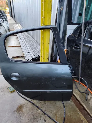 Porta traseira direita Peugeot 206 207