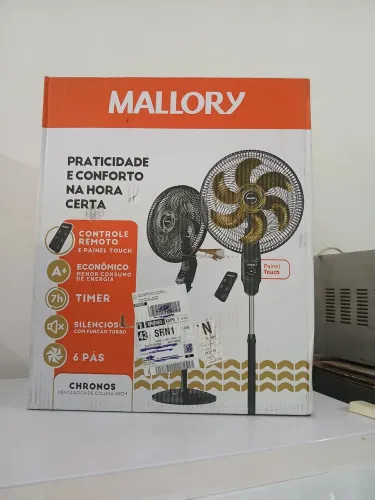 Ventilador MALlORy. Na. Caixa com controle remoto