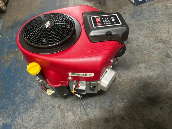 Vendo motor  vertical  20HP Briggs station , para tratorzinho de Roçar grama 