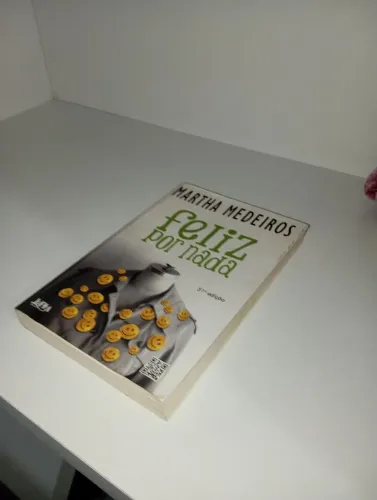 Livro Feliz Por Nada | Martha Medeiros