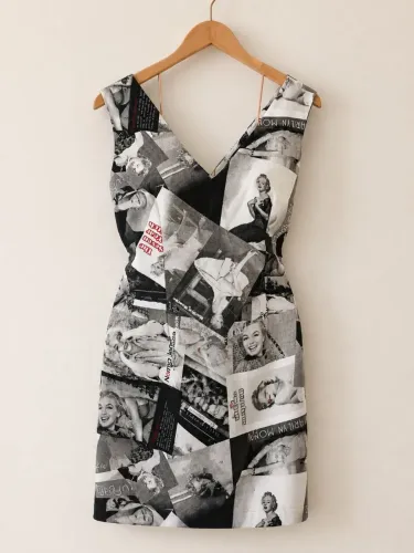 Vestido modelo tubinho curto estampa Marilyn Monroe decote em v