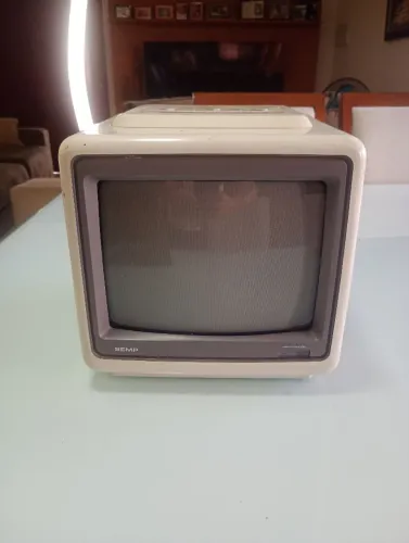 Tv portátil antiga