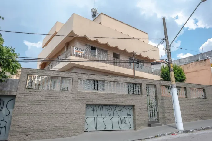 Casa comercial na Avenida Luiz Imparato, 36 469 m²