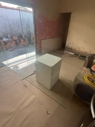 Mesa 145x145 o vidro tem 8mm de espessura o vidro