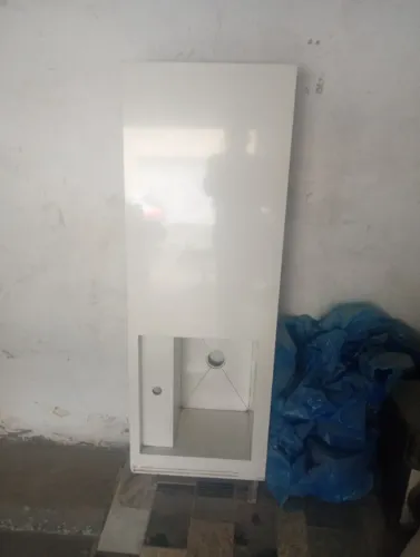Tanque em superfície quartzo branco, nas seguintes medidas, 1.49x 53. Cuba escupida, nas ,