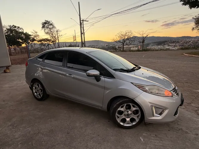 Ford Fiesta Sedan SE 1.6 16V Flex 4P 2012