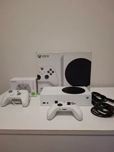 Xbox Series S + Controle G7 SE + 4 Jogos
