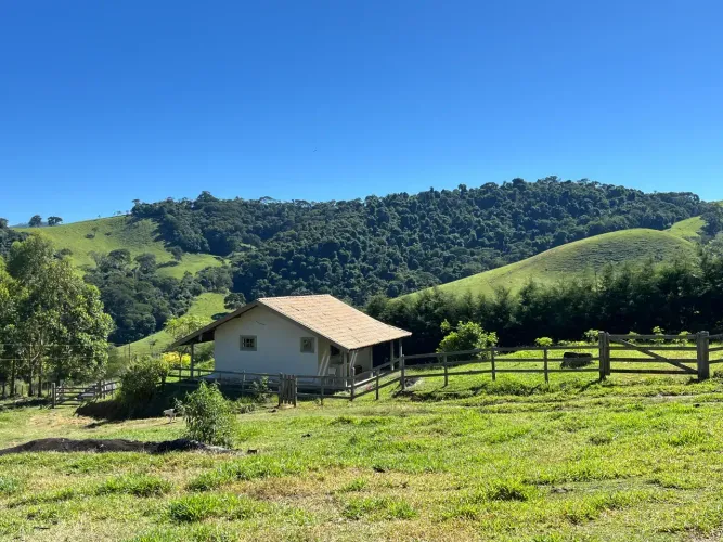 Sítio com 30.000 m² em Sapucaí-Mirim - MG