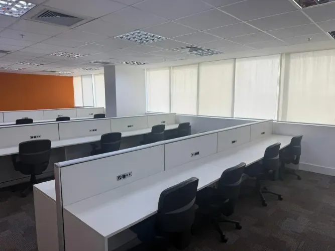 Sala 558m2 decorada, com heliponto, no Caminho das Árvores.
