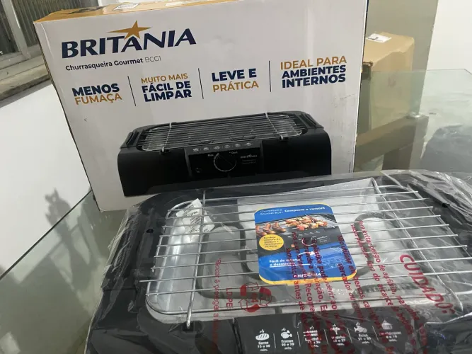 Churrasqueira Elétrica Britânia Gourmet - 220V (NOVA)