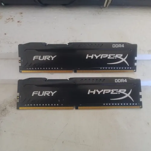 Memória DDR4 as 2 por 320$ 1 por 180$