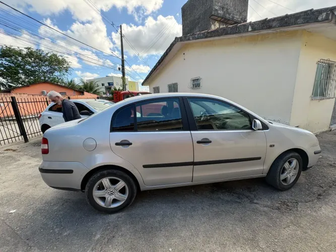 Volkswagen Polo Sedan 1.6 MI 101cv 8V 4P 2005