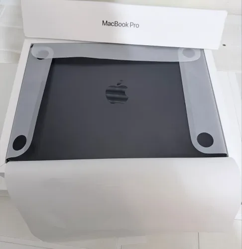 MacBook Pro 14? Apple M5 - 16GB RAM - 1TB SSD