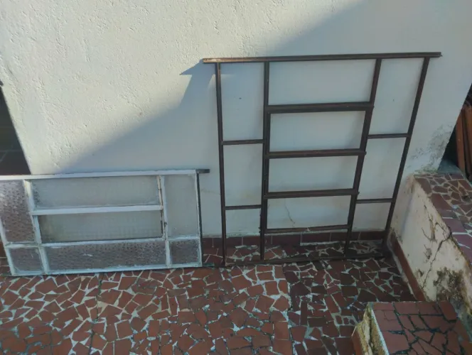 Vitros em ferro antigos