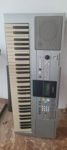 Teclado Yamaha psr e323