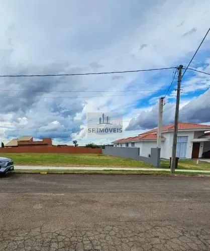 2 excelentes lotes, planos, de 1.000m² cada um, vizinhos, no Fazenda Jequitibá