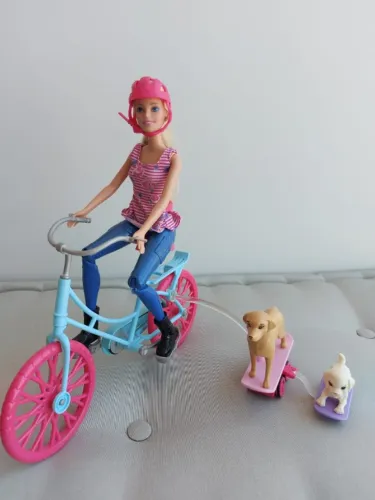 Barbie ciclista com pets cachorros e acessórios