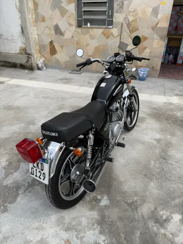 Suzuki intruder
