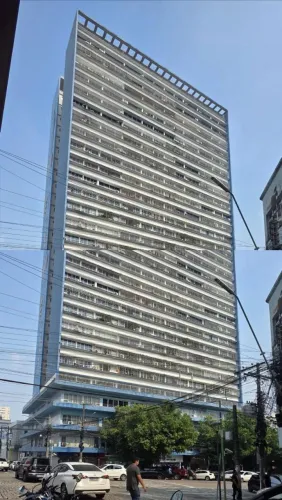 Vende-se sala de comercial de esquina com a Rua 24 de maio
