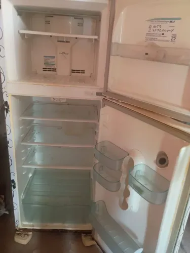 Geladeira gelo seco ótimas condições