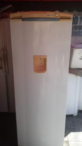 Geladeira Consul 1 porta degelo seco com Dispenser de água