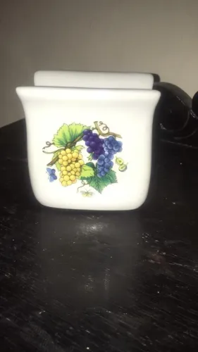 Porta guardanapo porcelana ( relíquia)
