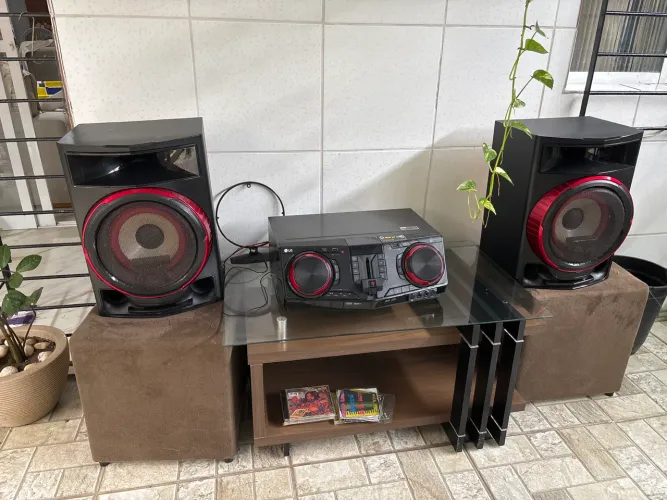 LG 1800w com rack e puffs