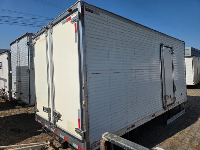 Bau térmico caminhao 3/4 fachini