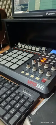 MPD AKAI 32 na caixa para dj e produtores