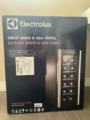 Adega climatizada Electrolux 12 garrafas