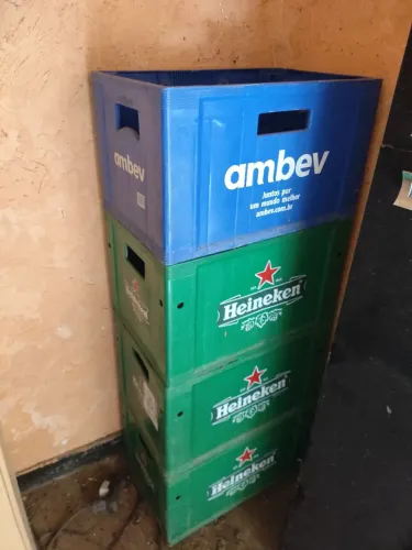 vendo 4 engradados de cervejas com 48 cervejas vazias