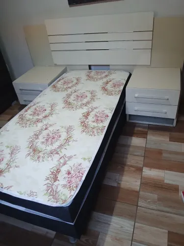 Cama box solteiro + criado com gavetas e sapateiro