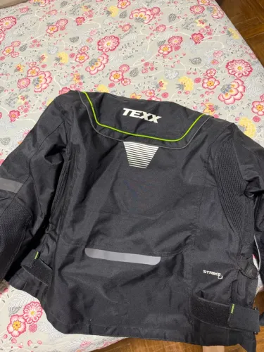 Jaqueta motociclista M Texx feminina