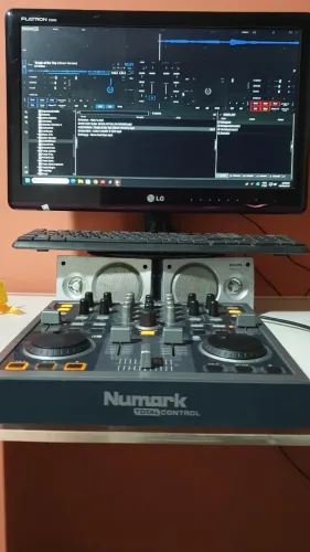 Controladora Numark Total Control