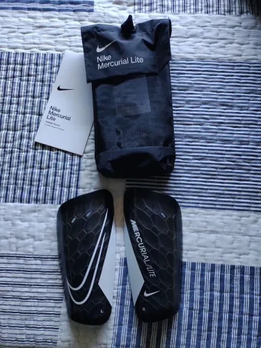 Caneleira Nike Mercurial Lite Futebol