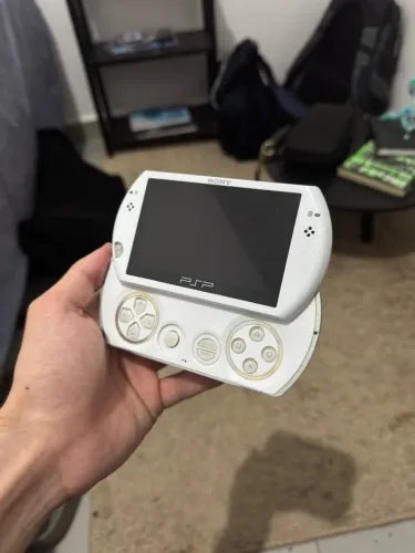 PSP GO BRANCO/PEAR WHITE - 16gb Destravado