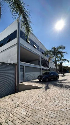 Prédio Comercial para Alugar em Carapicuíba com 780 m²