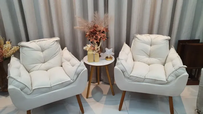Vendo kit com 2 poltronas em suede bege