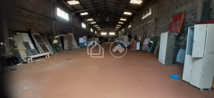 Terreno com 2 Galpões para alugar no bairro Olhos D'Água - Belo Horizonte
