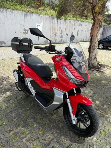 Scooter Urban 150 em estado de nova