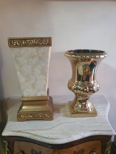 COMBO LINDO VASO EM MADREPÉROLA E VASO DOURADO