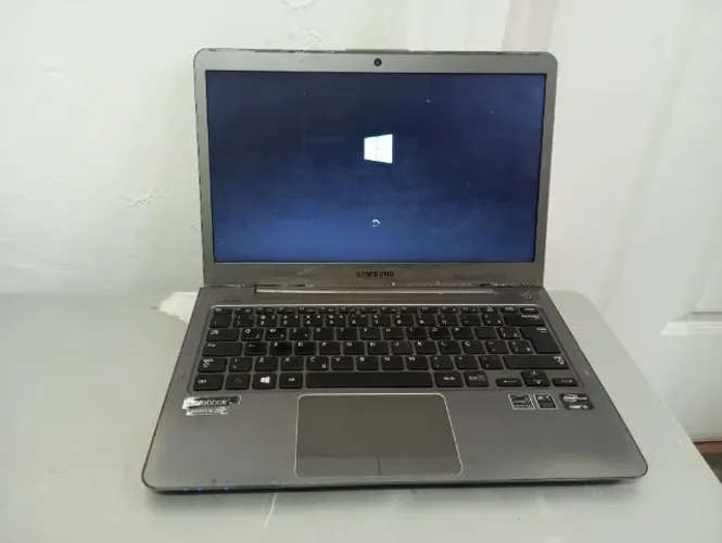 Samsung ultrabook intel core i3 / 4gb ram / 500gb hd