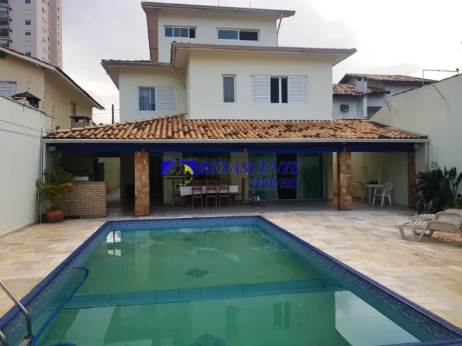 SOBRADO DE ALTO PADRÃO - OBRA DE ARQUITETURA ASSINADO POR ROSA MARIA DE GARÇA. TODOS OS MÓ