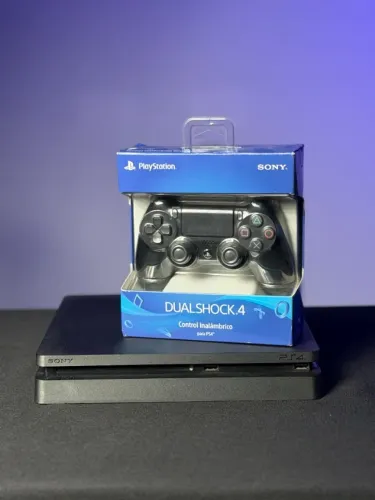 Console PlayStation 4 Slim Seminovo - 500GB + Controle DualShock 4 por R$ 1.299| 810613