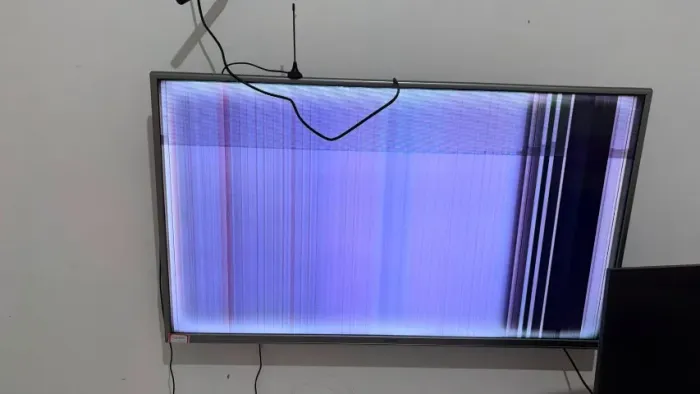 TV SEMP TCL 43 POL  